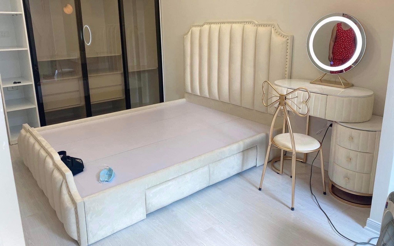 Giường và bàn phấn bọc nỉ tân cổ điển