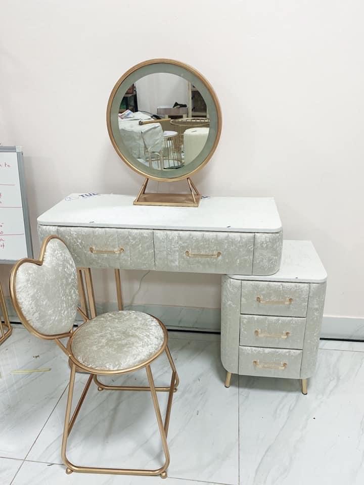Bàn phấn bọc nỉ công chúa
