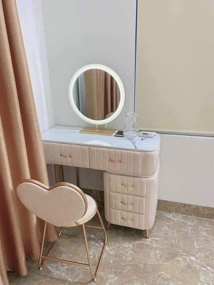 Bàn phấn bọc nỉ công chúa