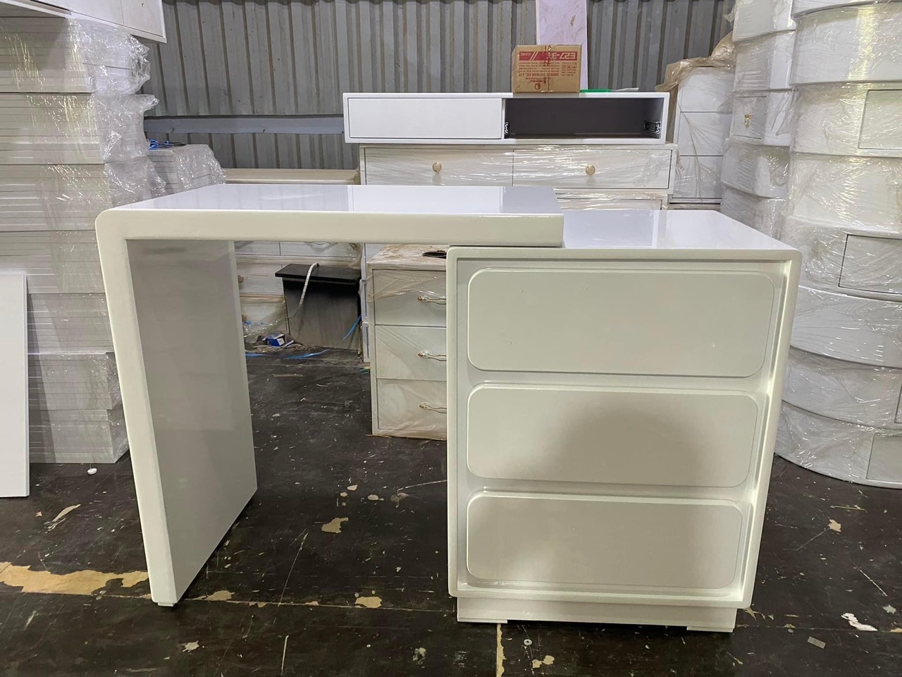 Bàn phấn decor tone trắng ngọc ngà siêu mượt