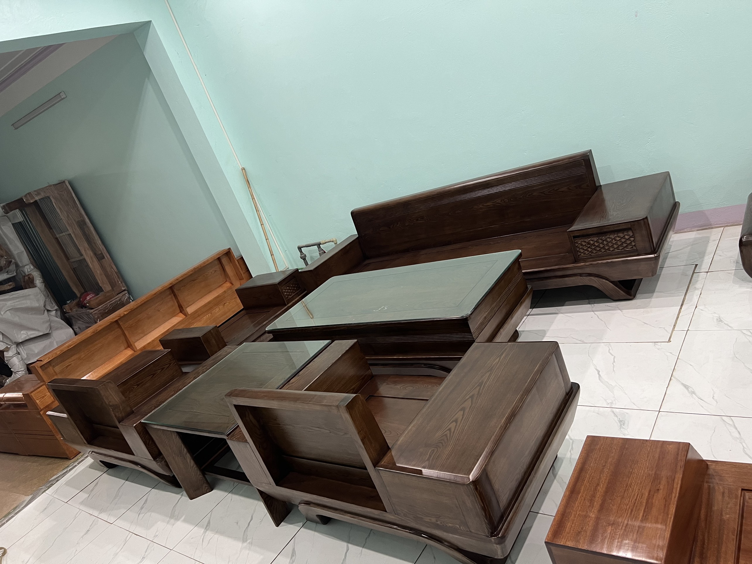 Sofa phòng khách gỗ sồi nga kiểu dáng đối chân thuyền